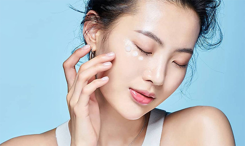 Chăm sóc vùng da quanh mắt Chăm sóc vùng da quanh mắt