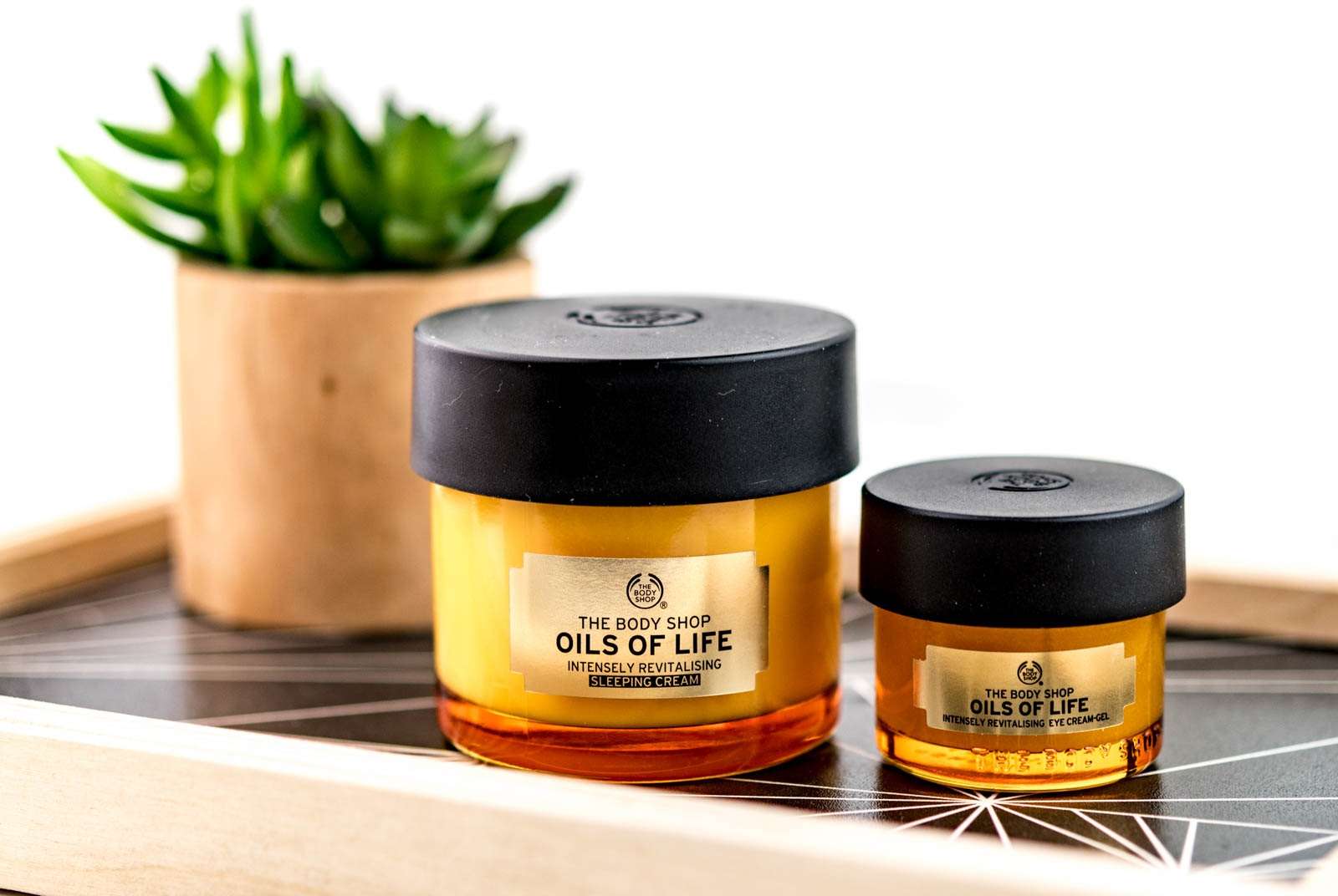The Body Shop Oils of Life Intensely Revitalising Gel Cream - Kem dưỡng ẩm