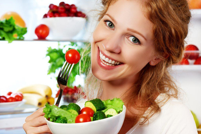 Dưỡng da sâu từ bên trong: điều chỉnh chế độ ăn uống và sinh hoạt